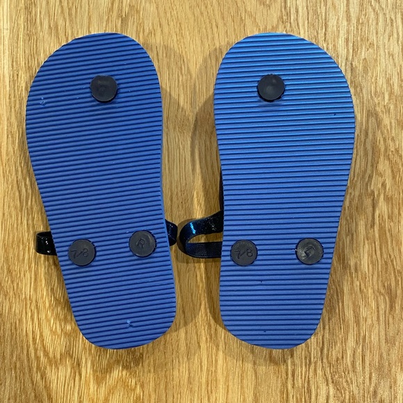 Carter’s toddler flip flops size 7/8 - Picture 2 of 4